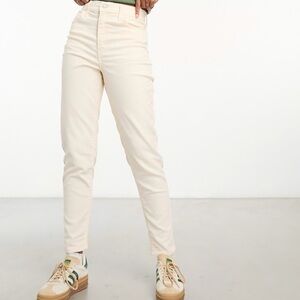Levi's high waisted mom jean in cream cord corduroy size 27